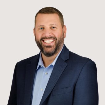 Grunden_Eric Headshot (Chief Customer Officer)